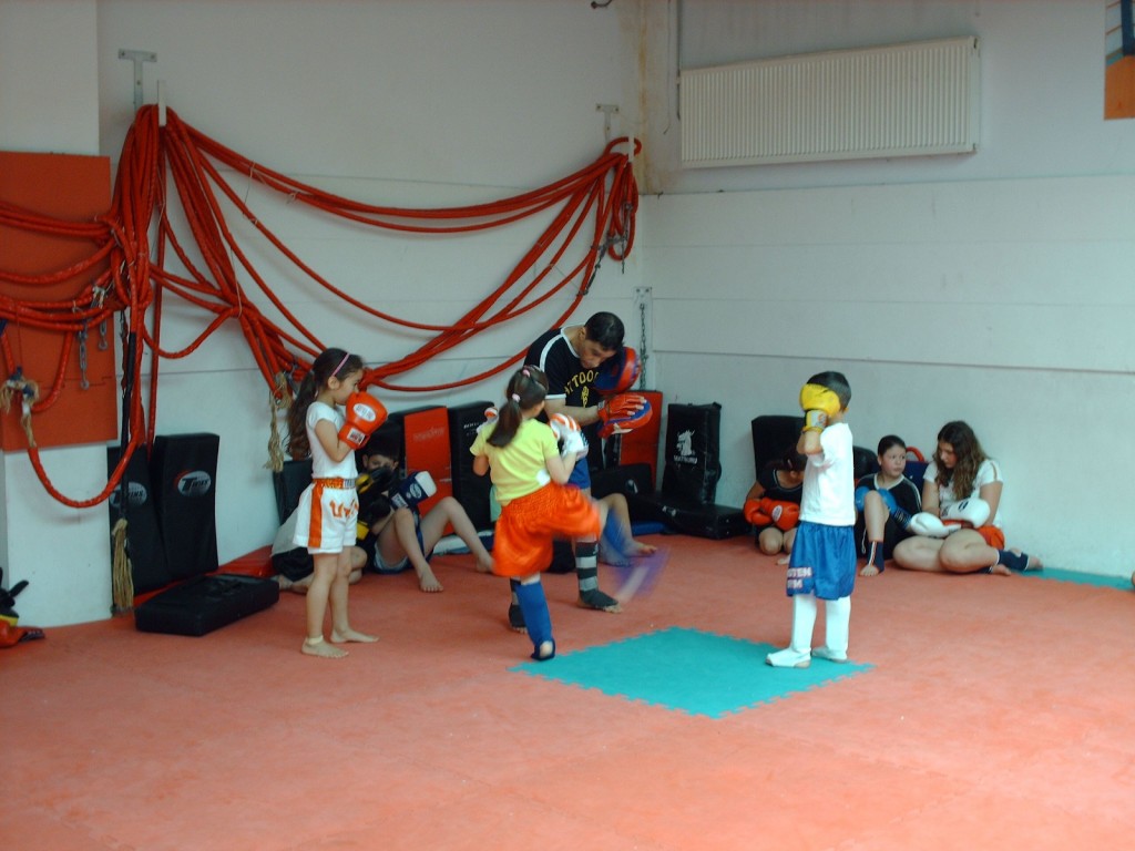 Nisa_TUTUCU_Kickbox_2007_HPIM0658_px1200